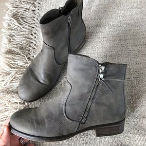 White mountain Barlow Ankle bootie Gray